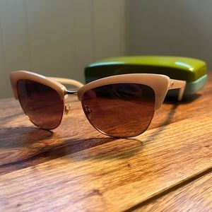Kate spade cat eye sunglasses with case and cleaning cloth